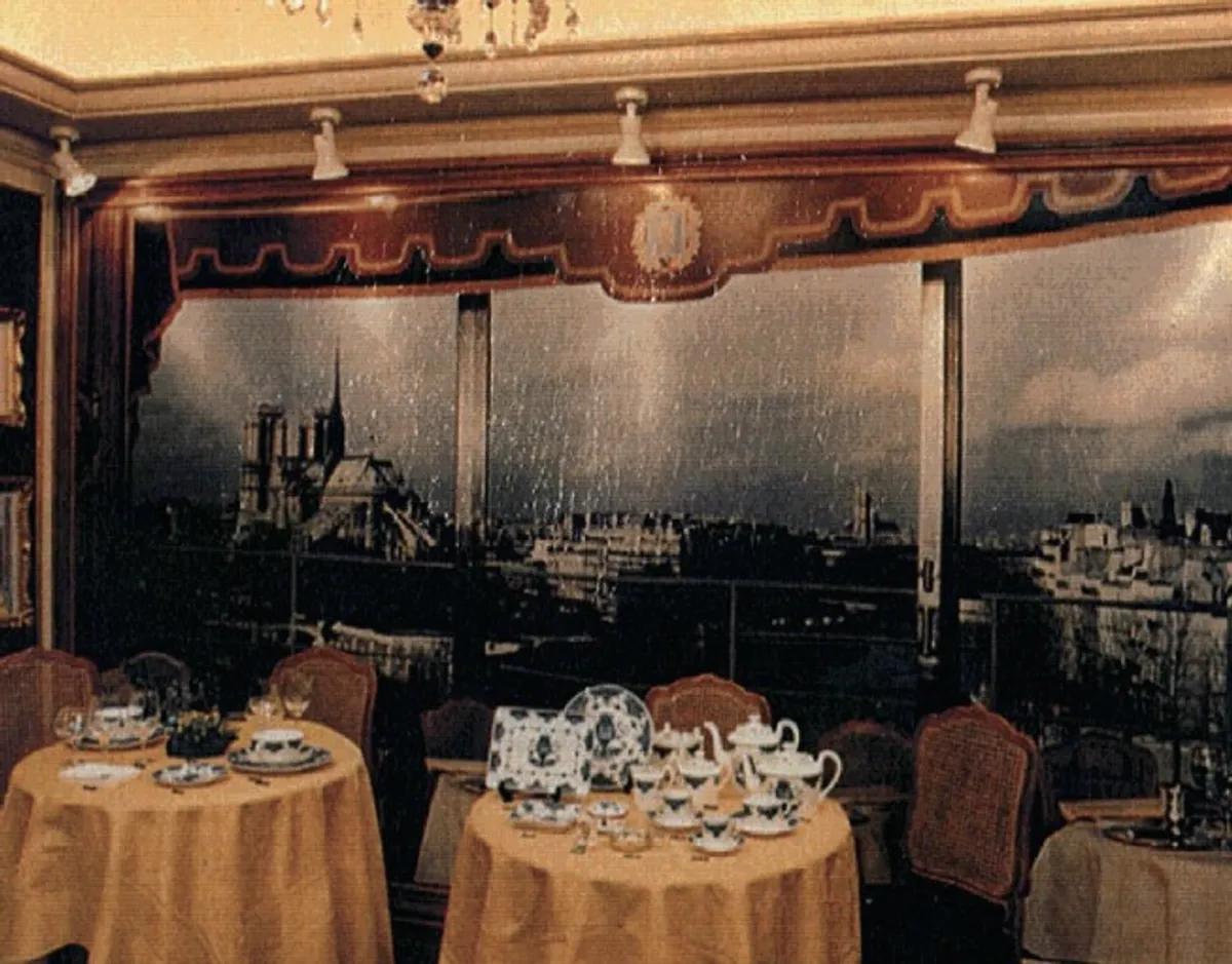 ラ・ツール・ダルジャン青山店 — 1992 Restaurant, Japan